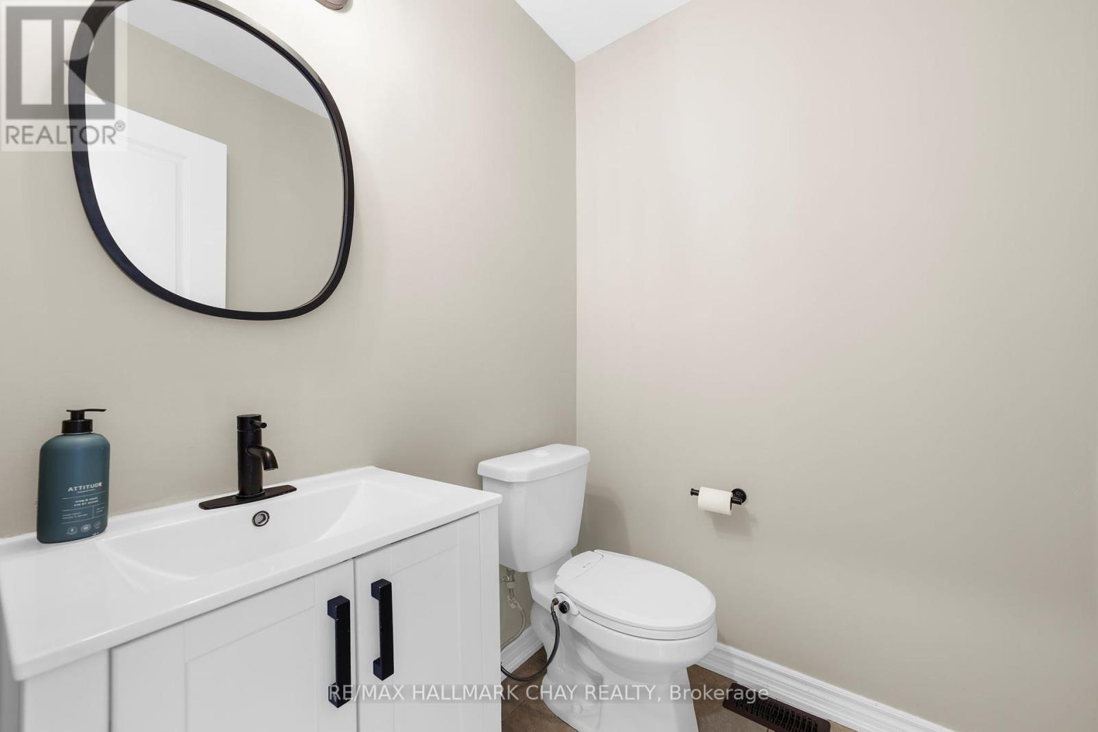 52 Strachan Trail, New Tecumseth, Ontario  L0G 1A0 - Photo 15 - N12432817