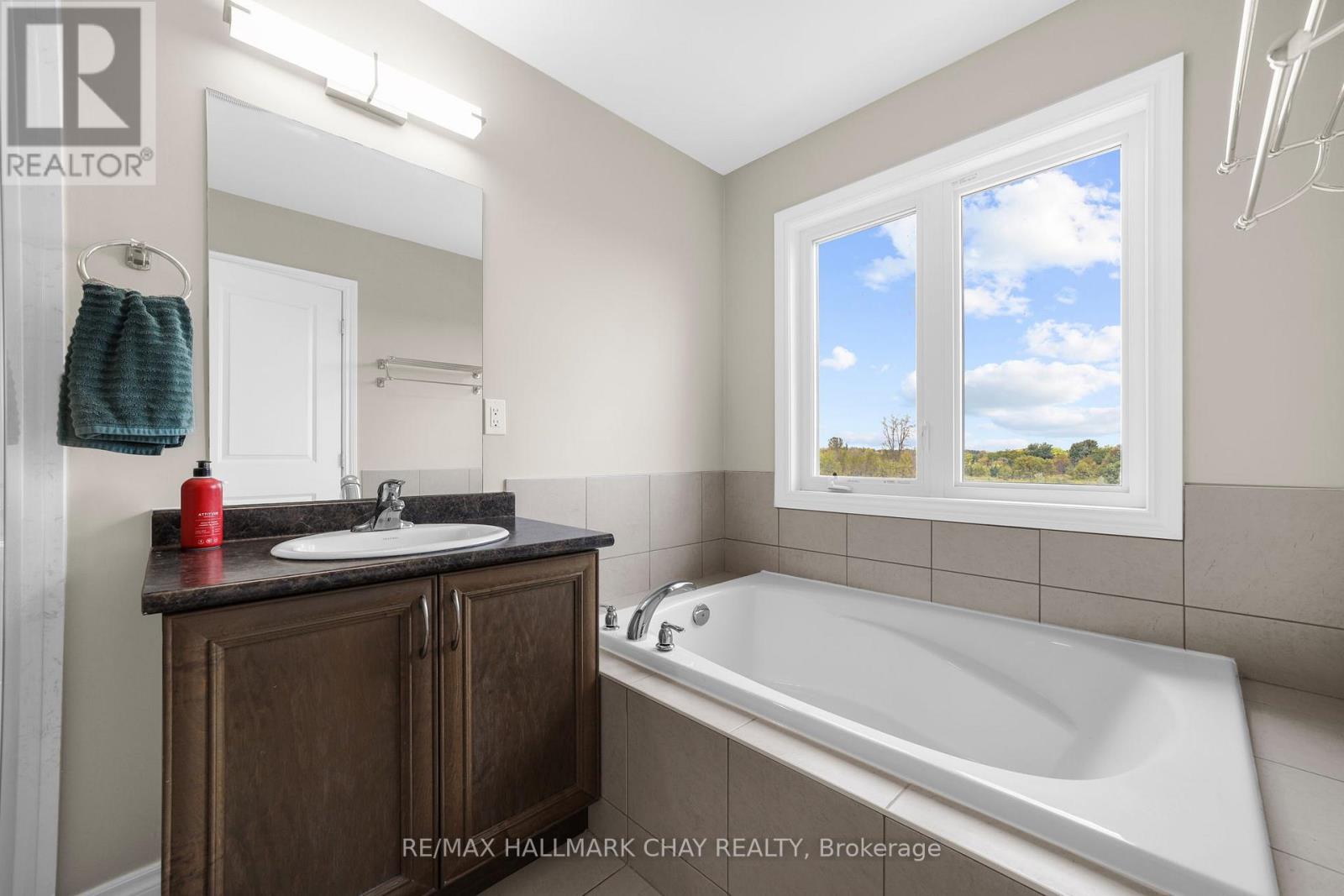 52 Strachan Trail, New Tecumseth, Ontario  L0G 1A0 - Photo 22 - N12432817
