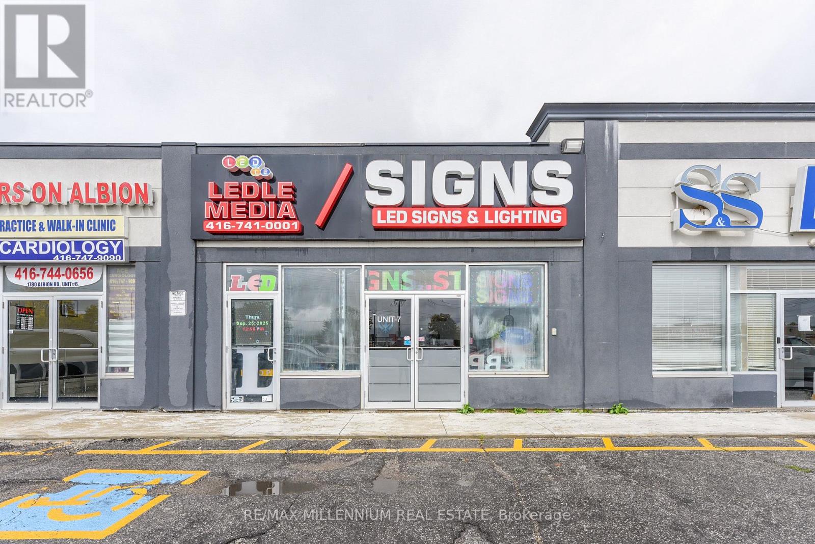 7 - 1780 Albion Road, Toronto, Ontario  M9V 1C1 - Photo 2 - W12431558