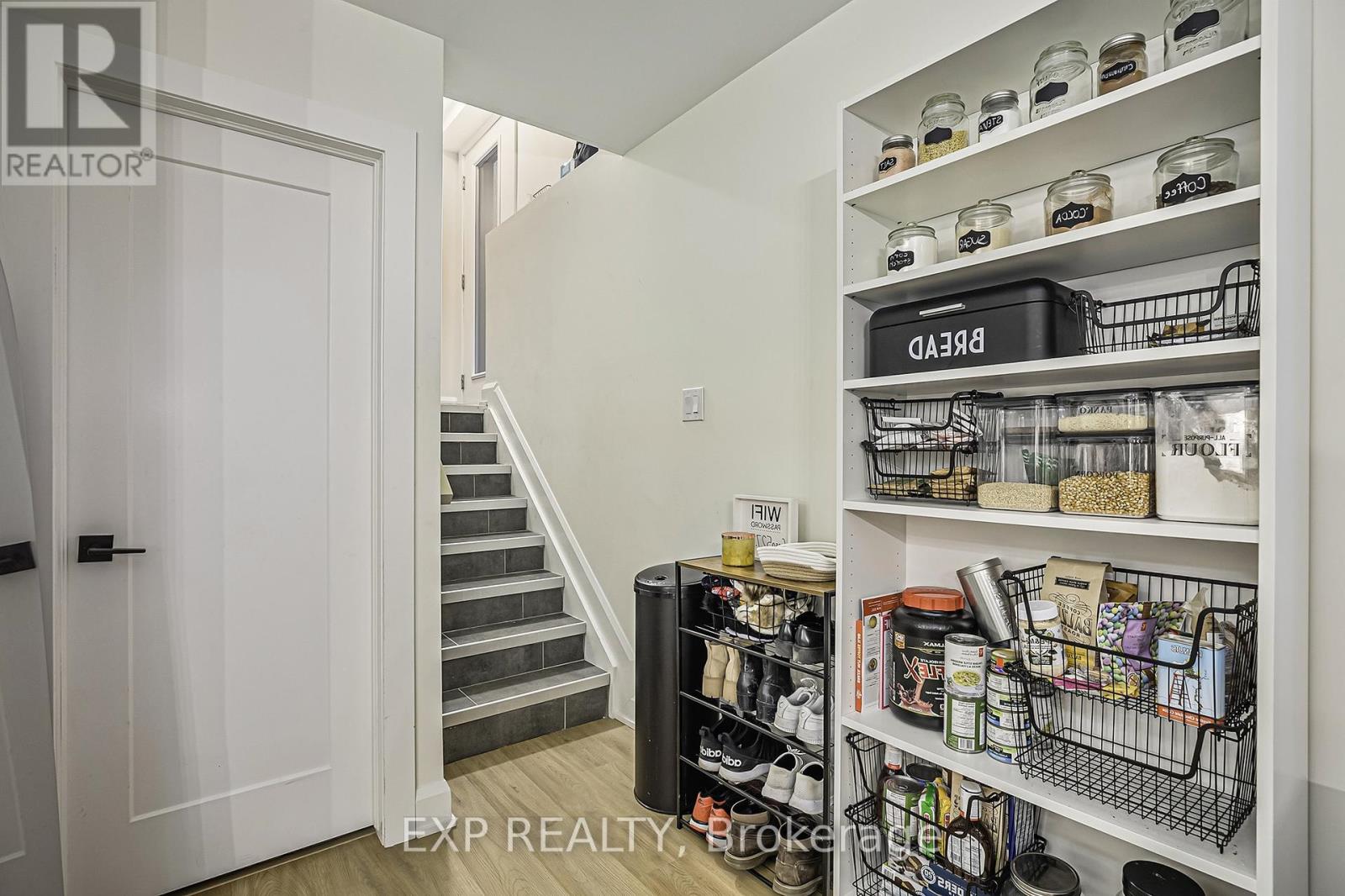 B - 527 Broadhead Avenue, Ottawa, Ontario  K1Z 5R9 - Photo 3 - X12432842