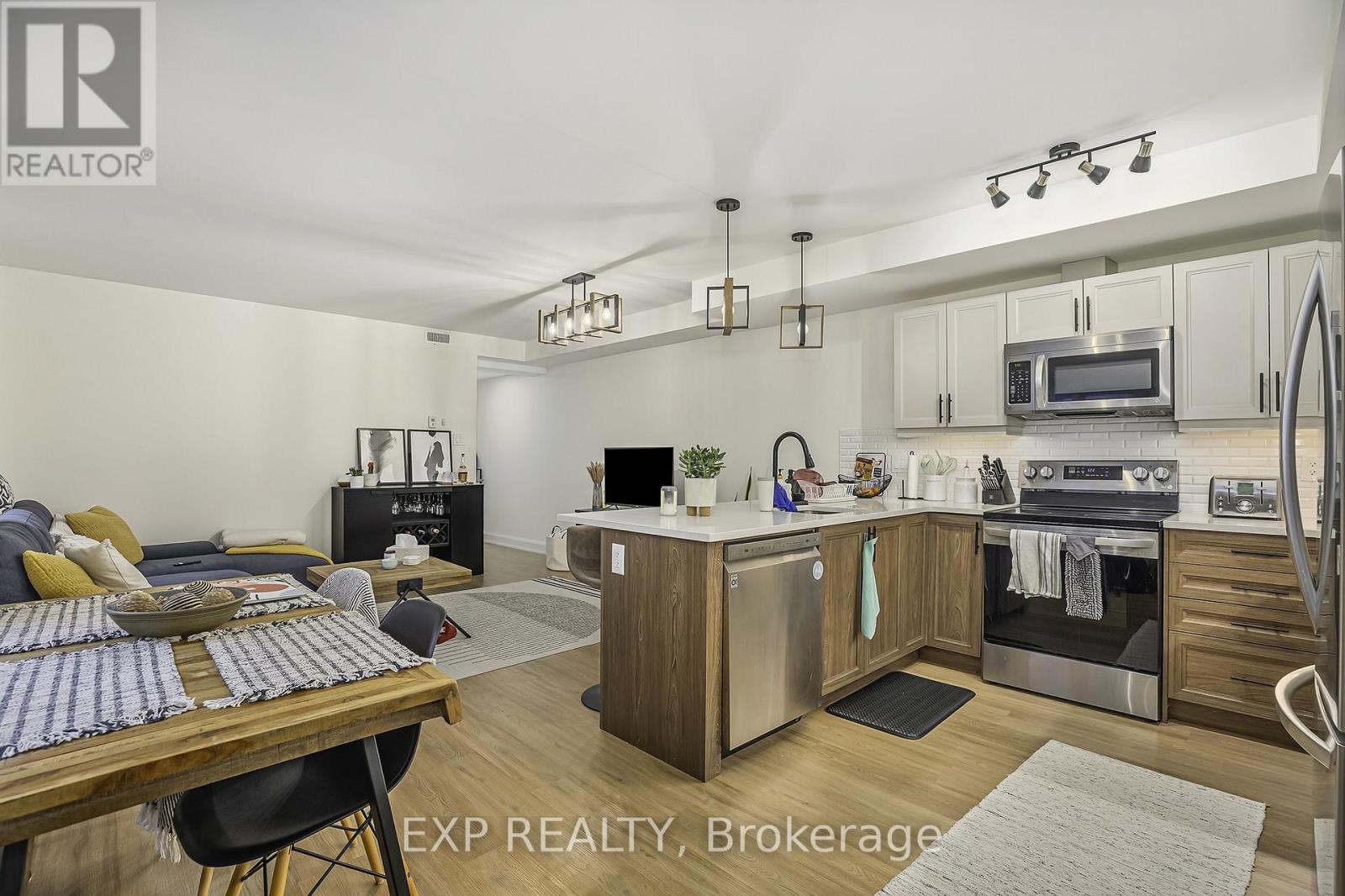 B - 527 Broadhead Avenue, Ottawa, Ontario  K1Z 5R9 - Photo 4 - X12432842