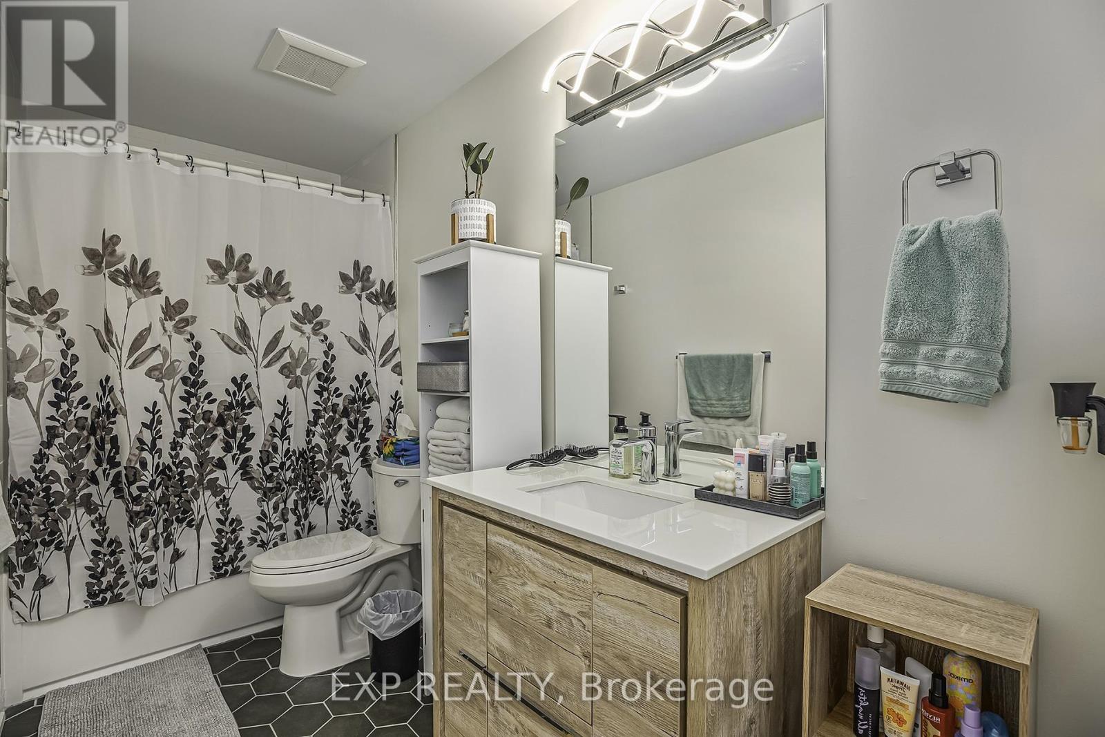B - 527 Broadhead Avenue, Ottawa, Ontario  K1Z 5R9 - Photo 9 - X12432842