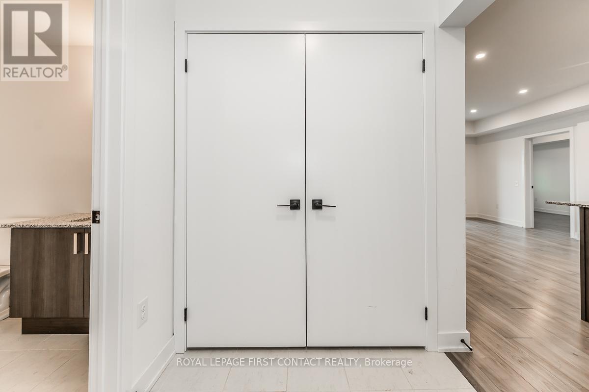 207 - 1 Chef Lane, Barrie (Innis-Shore), Ontario  L9J 0T1 - Photo 10 - S12432818
