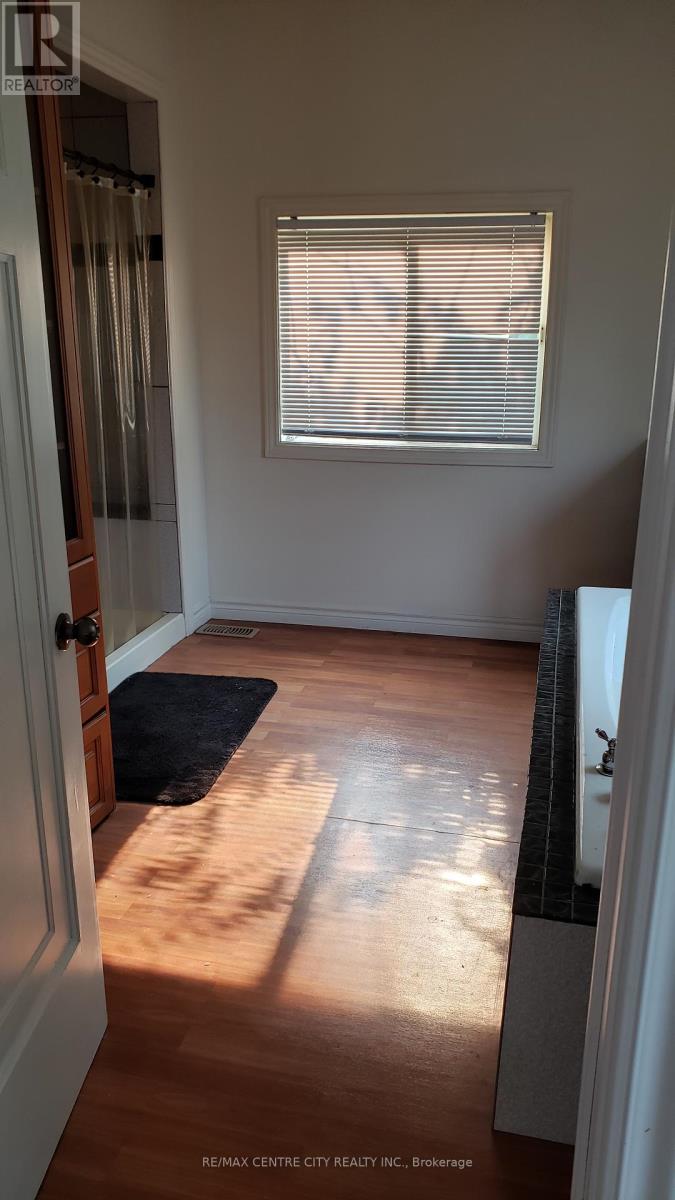 328 Erie Street, Central Elgin, Ontario  N5L 1E3 - Photo 11 - X12432834