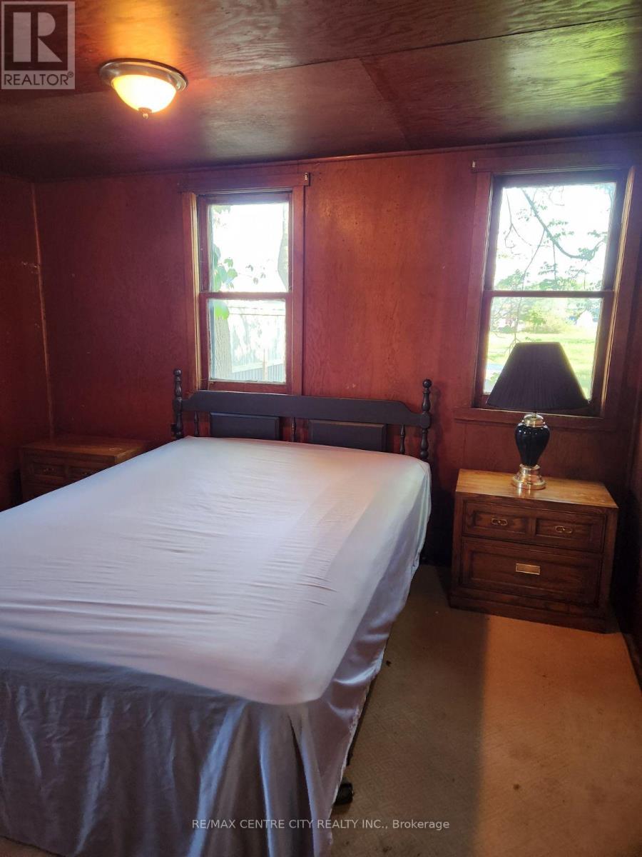328 Erie Street, Central Elgin, Ontario  N5L 1E3 - Photo 15 - X12432834