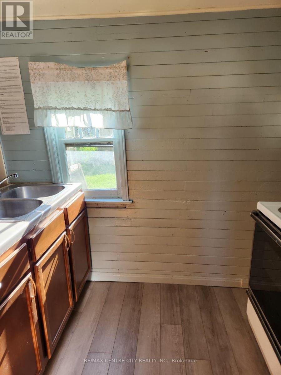 328 Erie Street, Central Elgin, Ontario  N5L 1E3 - Photo 17 - X12432834
