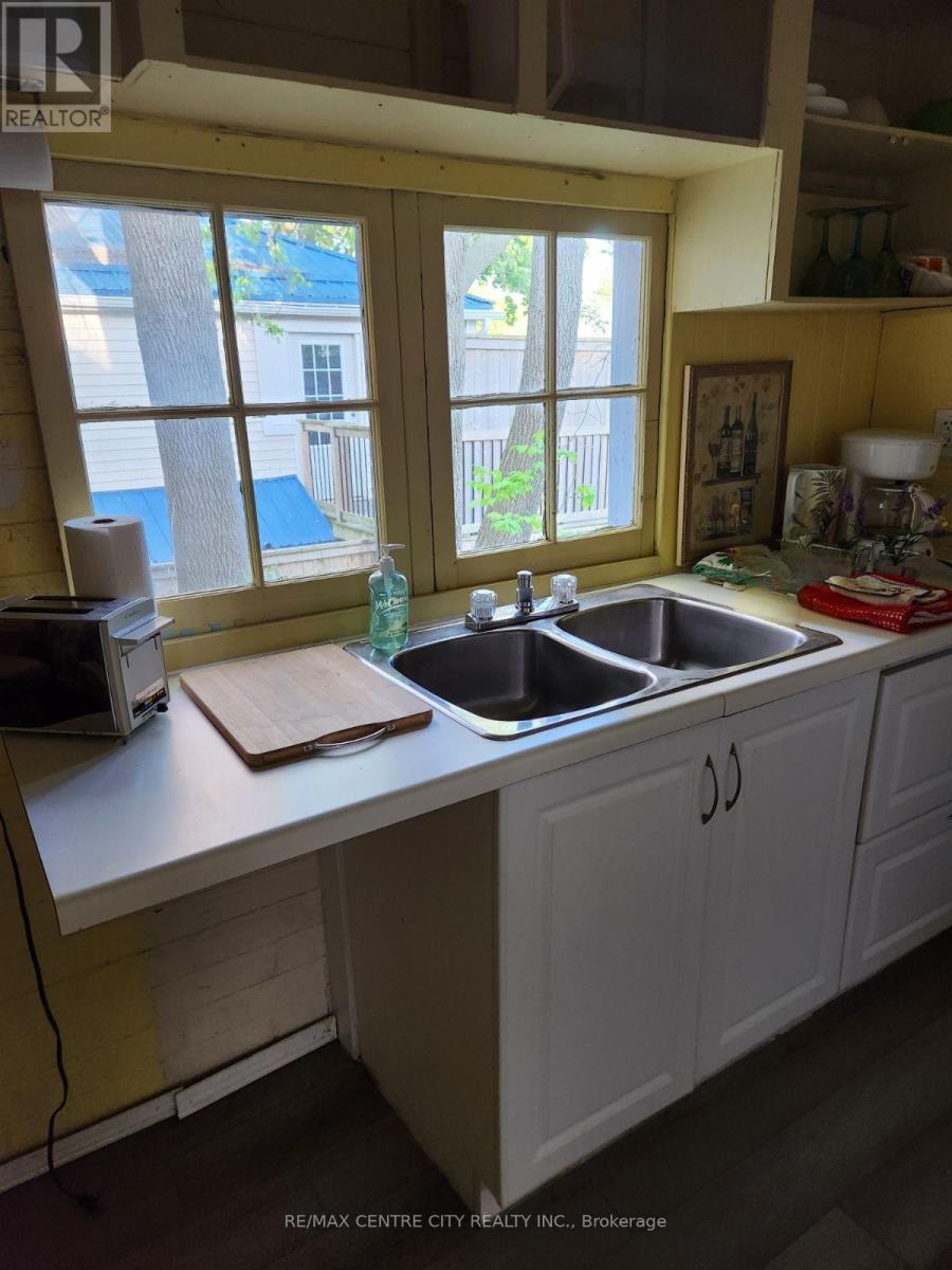 328 Erie Street, Central Elgin, Ontario  N5L 1E3 - Photo 20 - X12432834