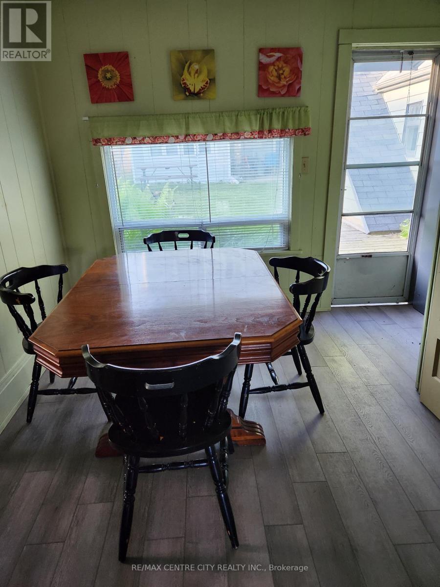 328 Erie Street, Central Elgin, Ontario  N5L 1E3 - Photo 5 - X12432834