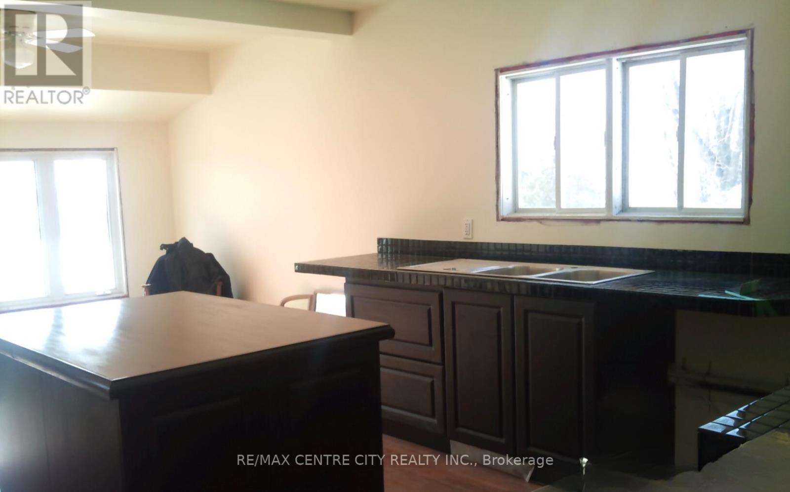 328 Erie Street, Central Elgin, Ontario  N5L 1E3 - Photo 7 - X12432834