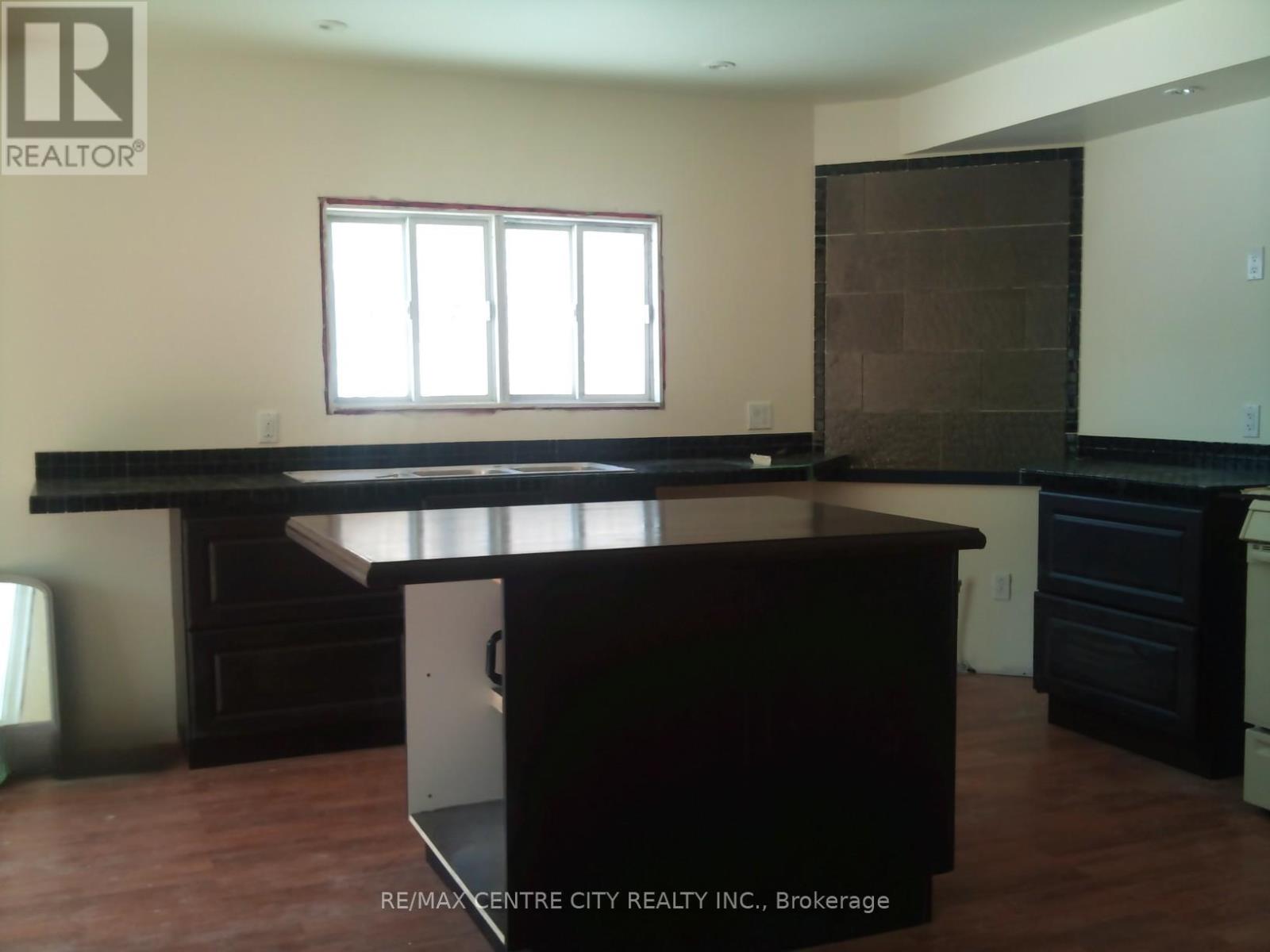 328 Erie Street, Central Elgin, Ontario  N5L 1E3 - Photo 8 - X12432834