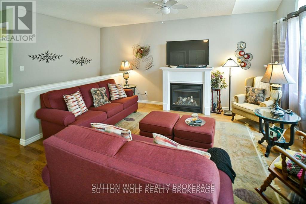 42 - 375 Scott Street E, Strathroy-Caradoc, Ontario  N7G 4G7 - Photo 11 - X12432879