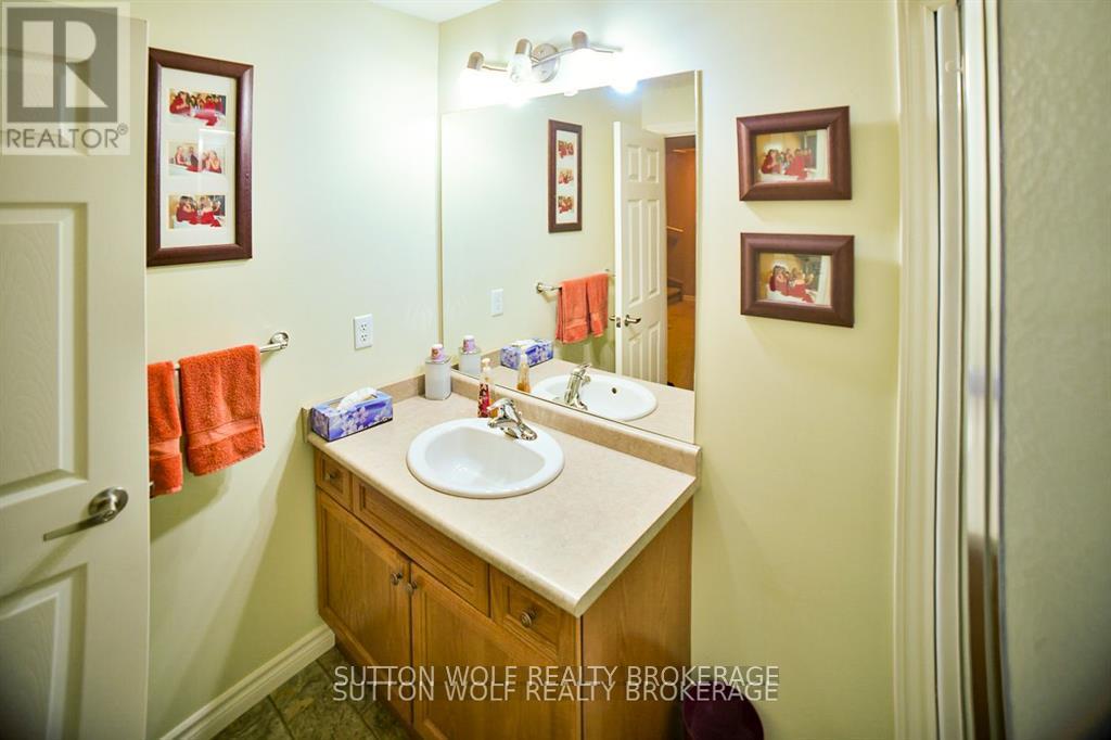 42 - 375 Scott Street E, Strathroy-Caradoc, Ontario  N7G 4G7 - Photo 31 - X12432879