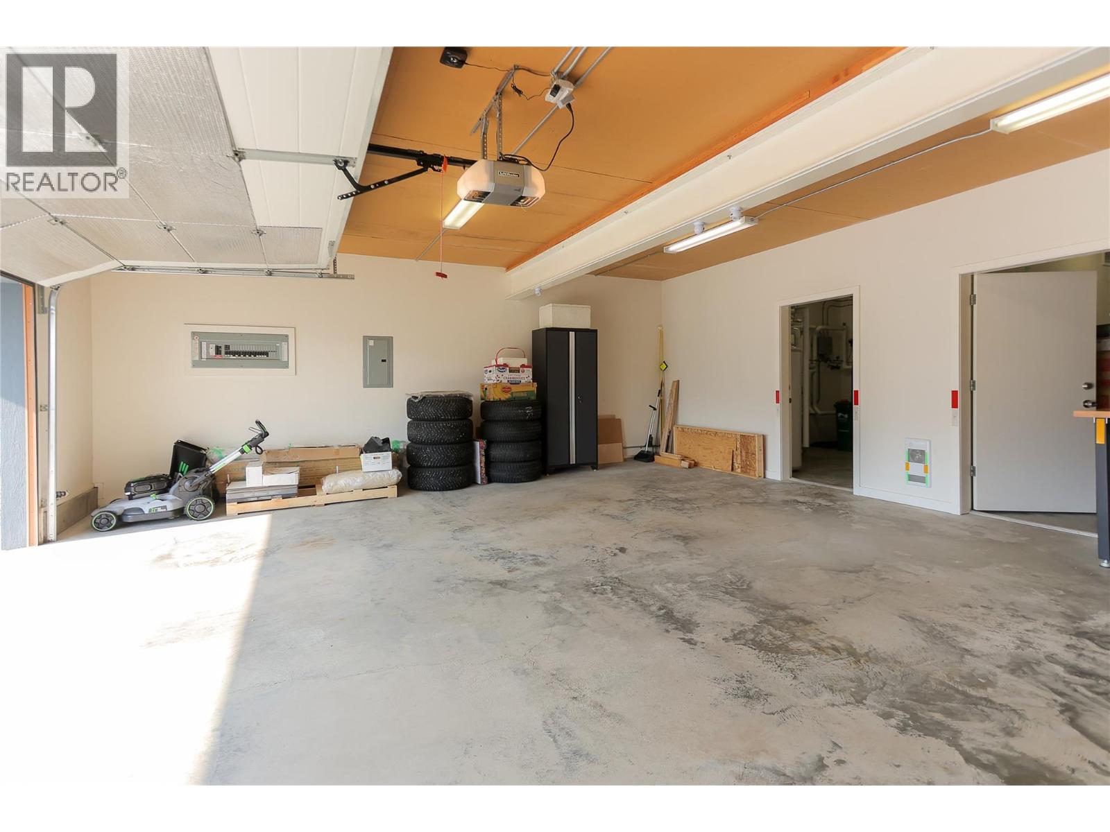 1006 Silvertip Road, Rossland, British Columbia  V0G 1Y0 - Photo 16 - 10363923