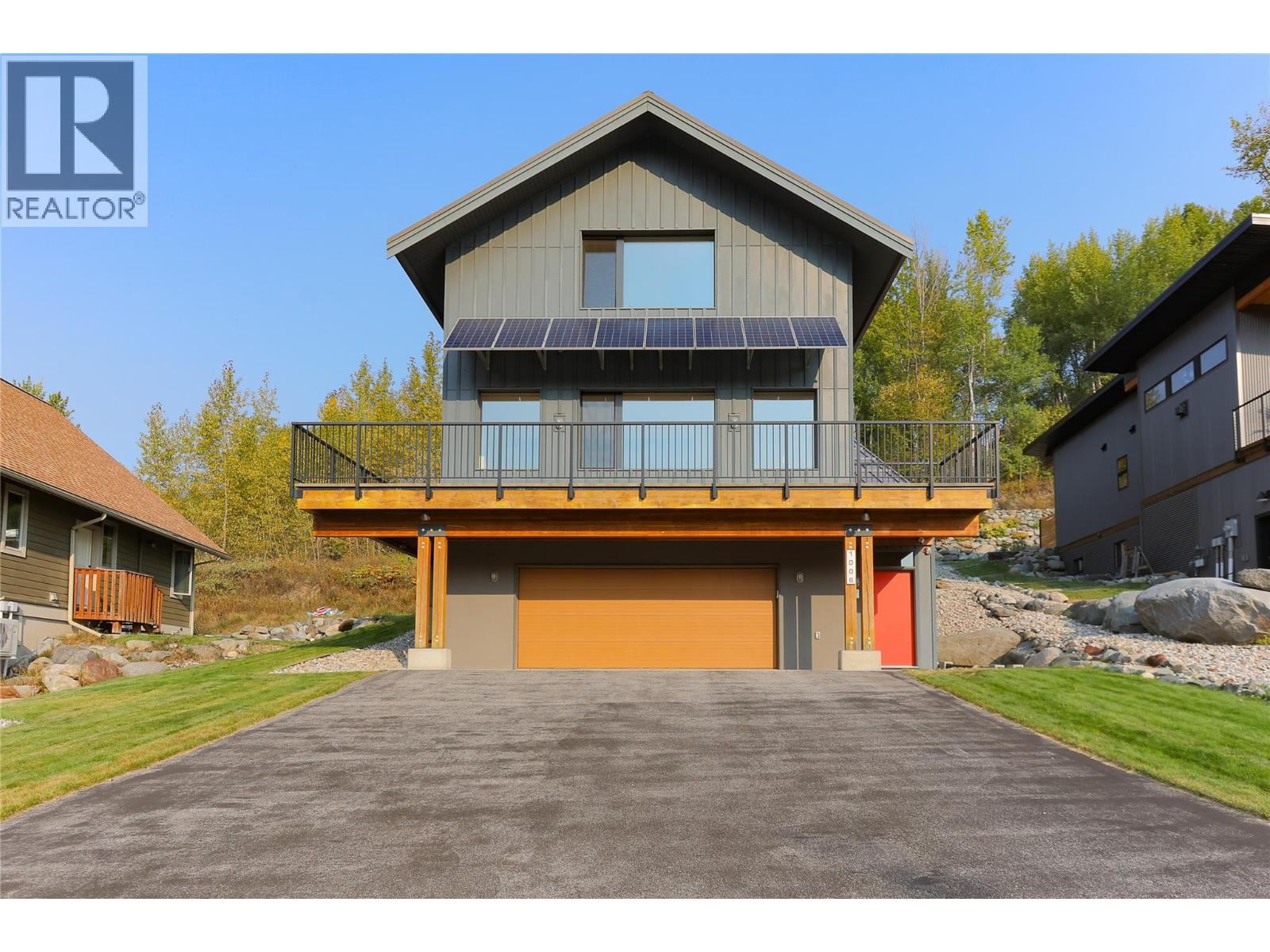 1006 Silvertip Road, Rossland, British Columbia  V0G 1Y0 - Photo 2 - 10363923