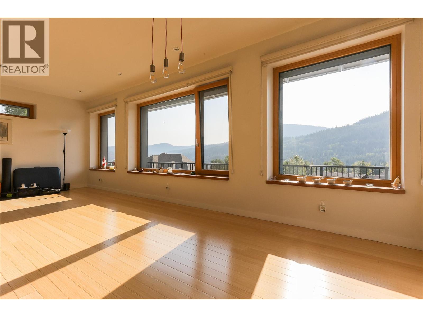 1006 Silvertip Road, Rossland, British Columbia  V0G 1Y0 - Photo 30 - 10363923