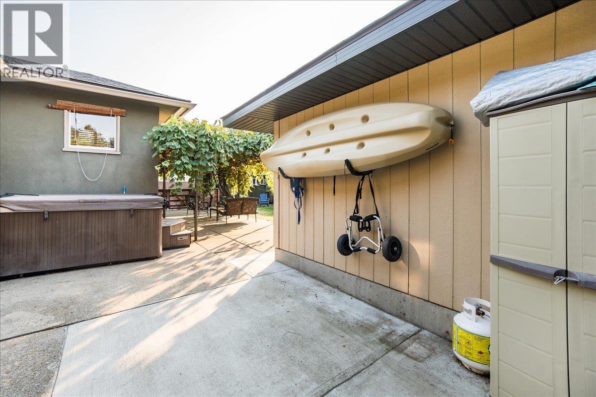 295 9th Avenue, Montrose, British Columbia  V0G 1P0 - Photo 21 - 10364151