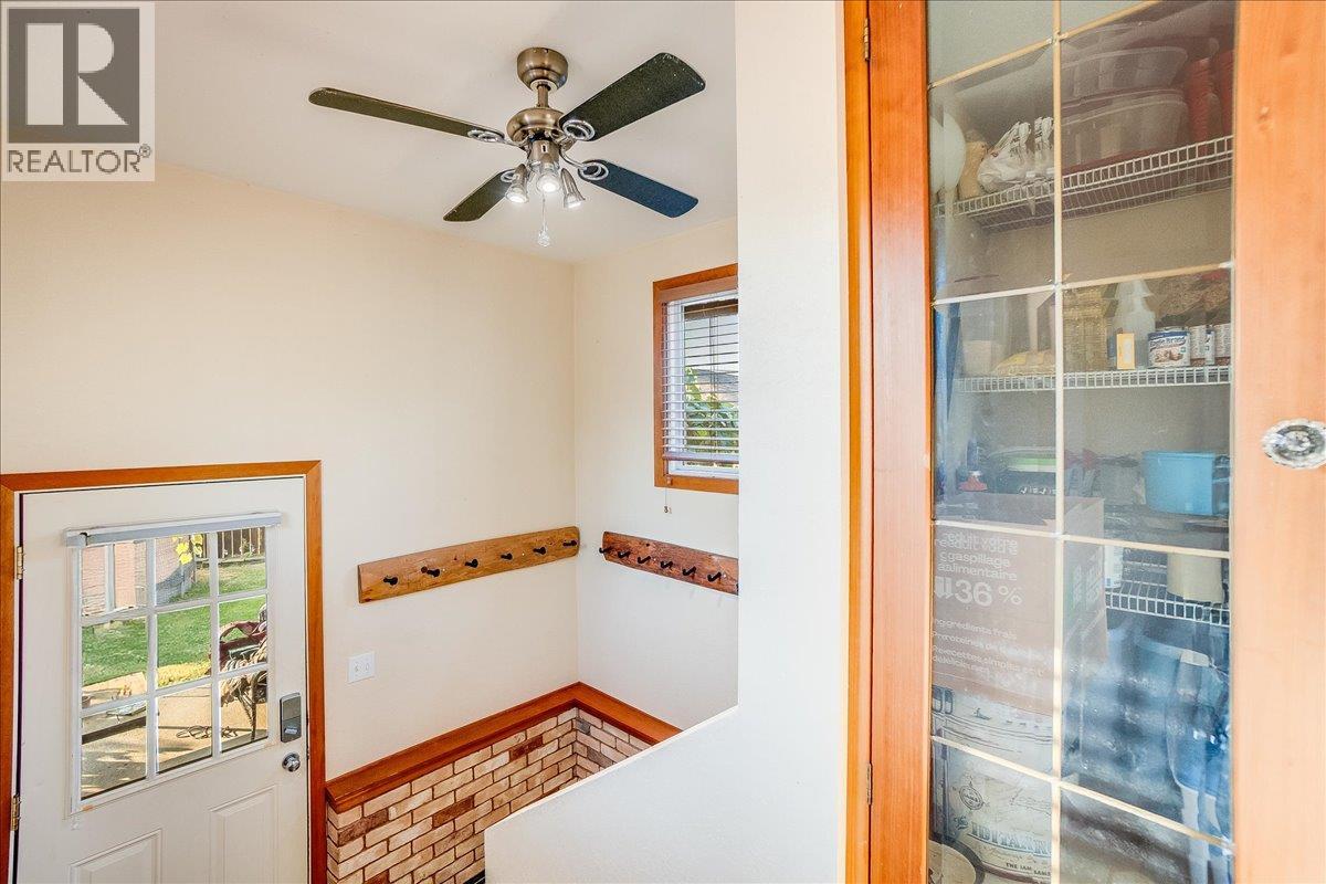 295 9th Avenue, Montrose, British Columbia  V0G 1P0 - Photo 46 - 10364151