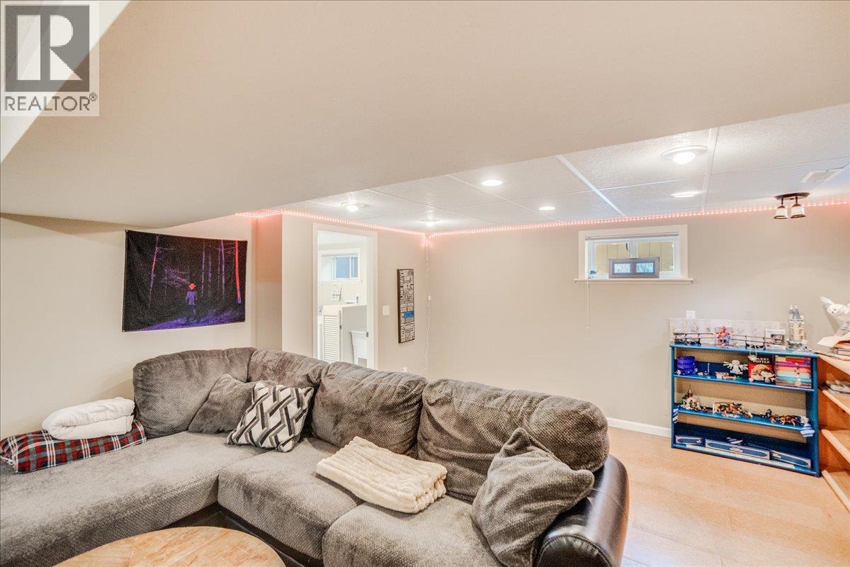 295 9th Avenue, Montrose, British Columbia  V0G 1P0 - Photo 56 - 10364151