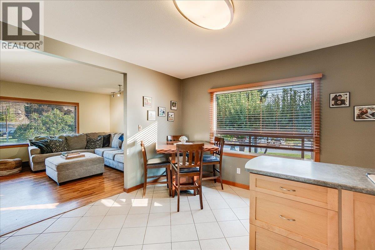 295 9th Avenue, Montrose, British Columbia  V0G 1P0 - Photo 31 - 10364151
