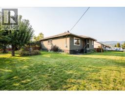 295 9th Avenue, montrose, British Columbia