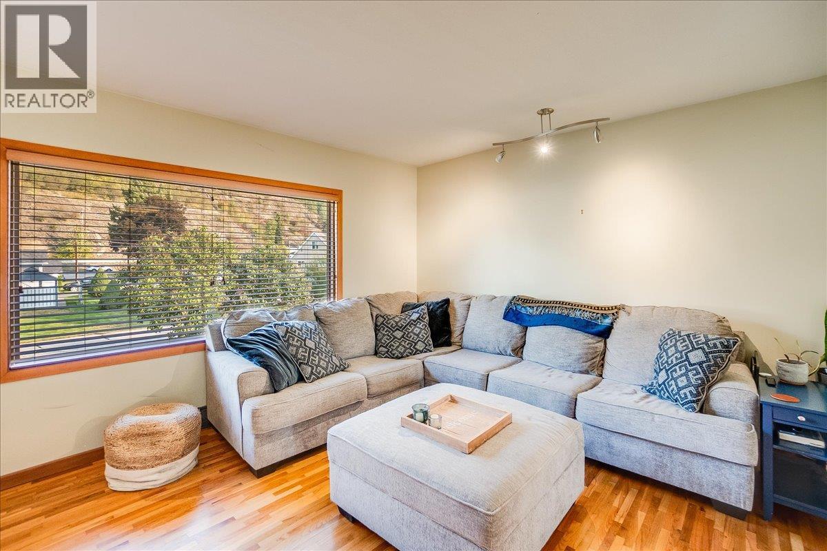 295 9th Avenue, Montrose, British Columbia  V0G 1P0 - Photo 29 - 10364151