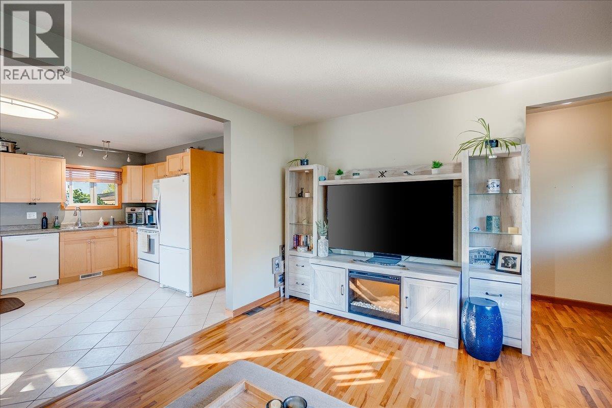295 9th Avenue, Montrose, British Columbia  V0G 1P0 - Photo 30 - 10364151
