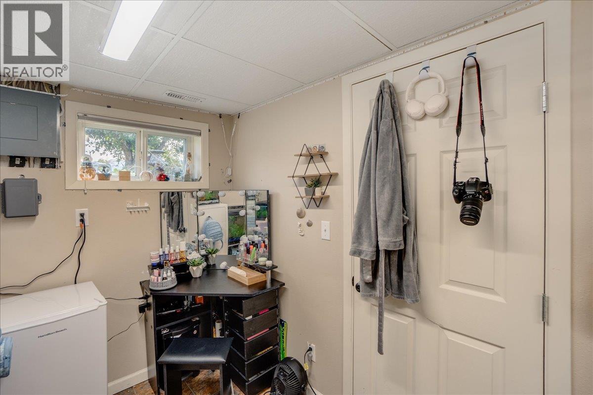 295 9th Avenue, Montrose, British Columbia  V0G 1P0 - Photo 62 - 10364151