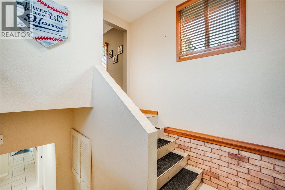 295 9th Avenue, Montrose, British Columbia  V0G 1P0 - Photo 47 - 10364151