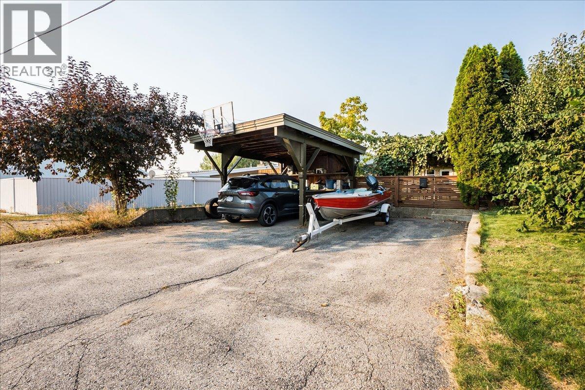 295 9th Avenue, Montrose, British Columbia  V0G 1P0 - Photo 7 - 10364151