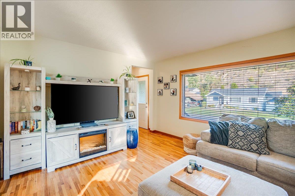 295 9th Avenue, Montrose, British Columbia  V0G 1P0 - Photo 27 - 10364151