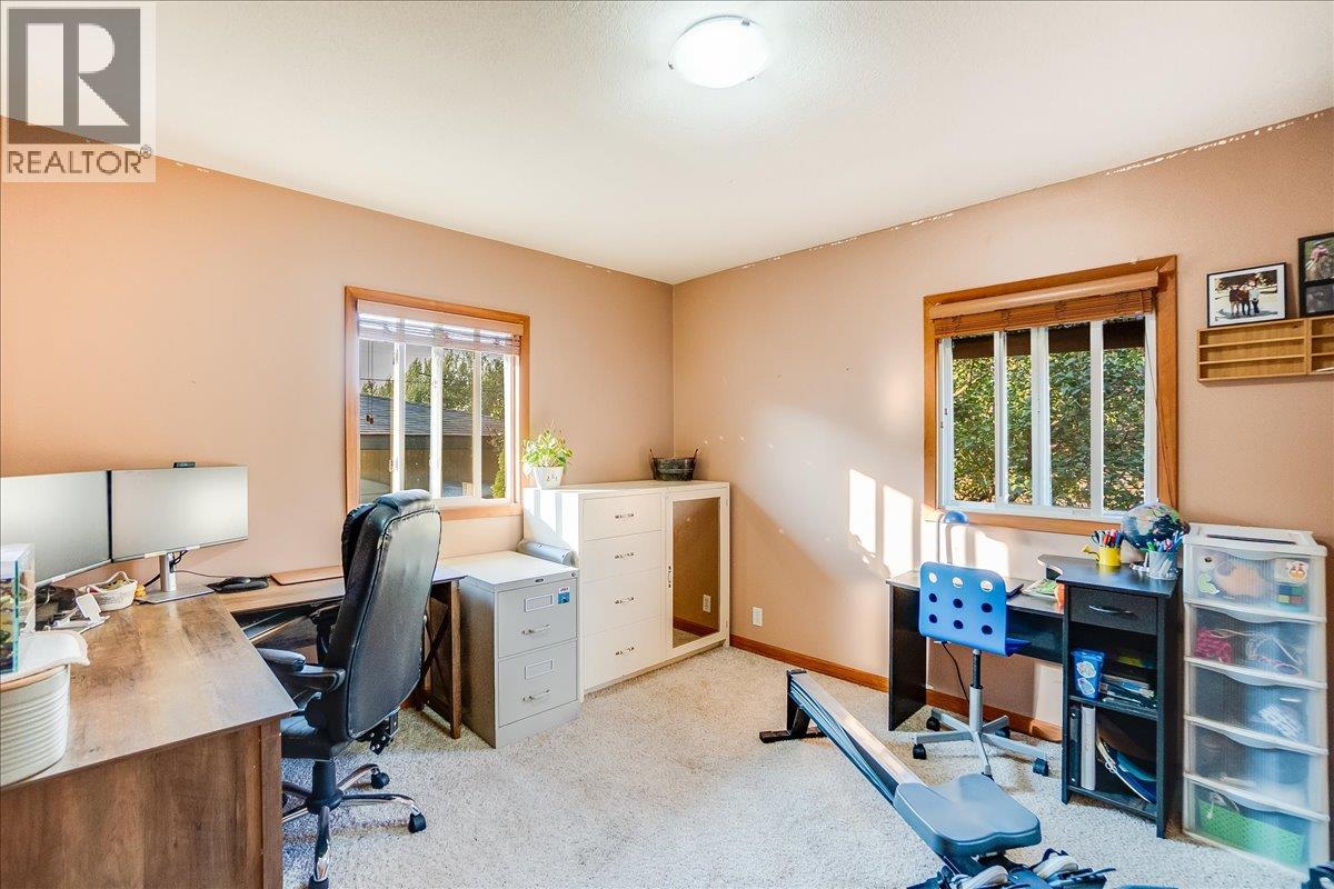 295 9th Avenue, Montrose, British Columbia  V0G 1P0 - Photo 37 - 10364151