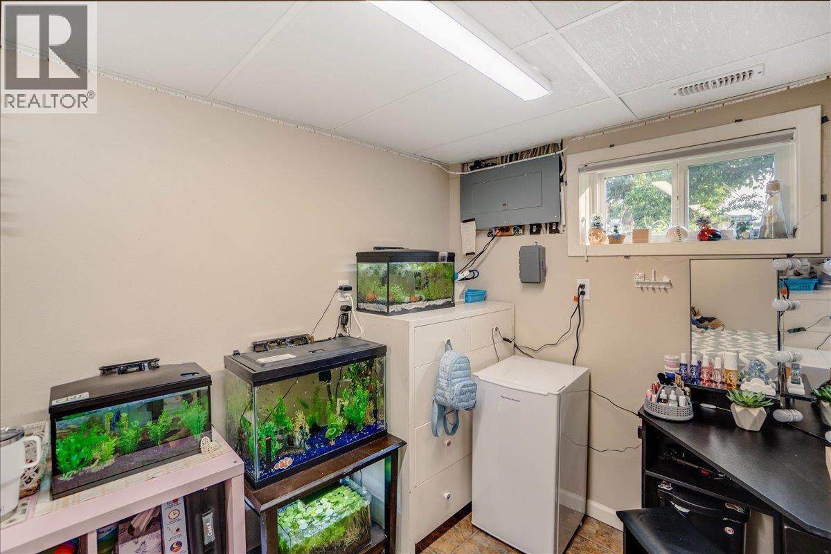 295 9th Avenue, Montrose, British Columbia  V0G 1P0 - Photo 61 - 10364151