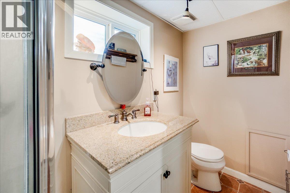 295 9th Avenue, Montrose, British Columbia  V0G 1P0 - Photo 50 - 10364151