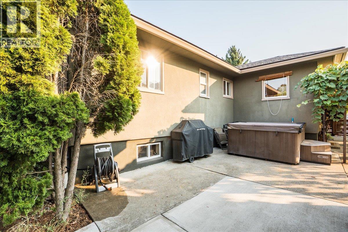 295 9th Avenue, Montrose, British Columbia  V0G 1P0 - Photo 23 - 10364151