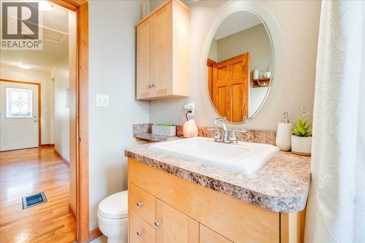 295 9th Avenue, Montrose, British Columbia  V0G 1P0 - Photo 36 - 10364151