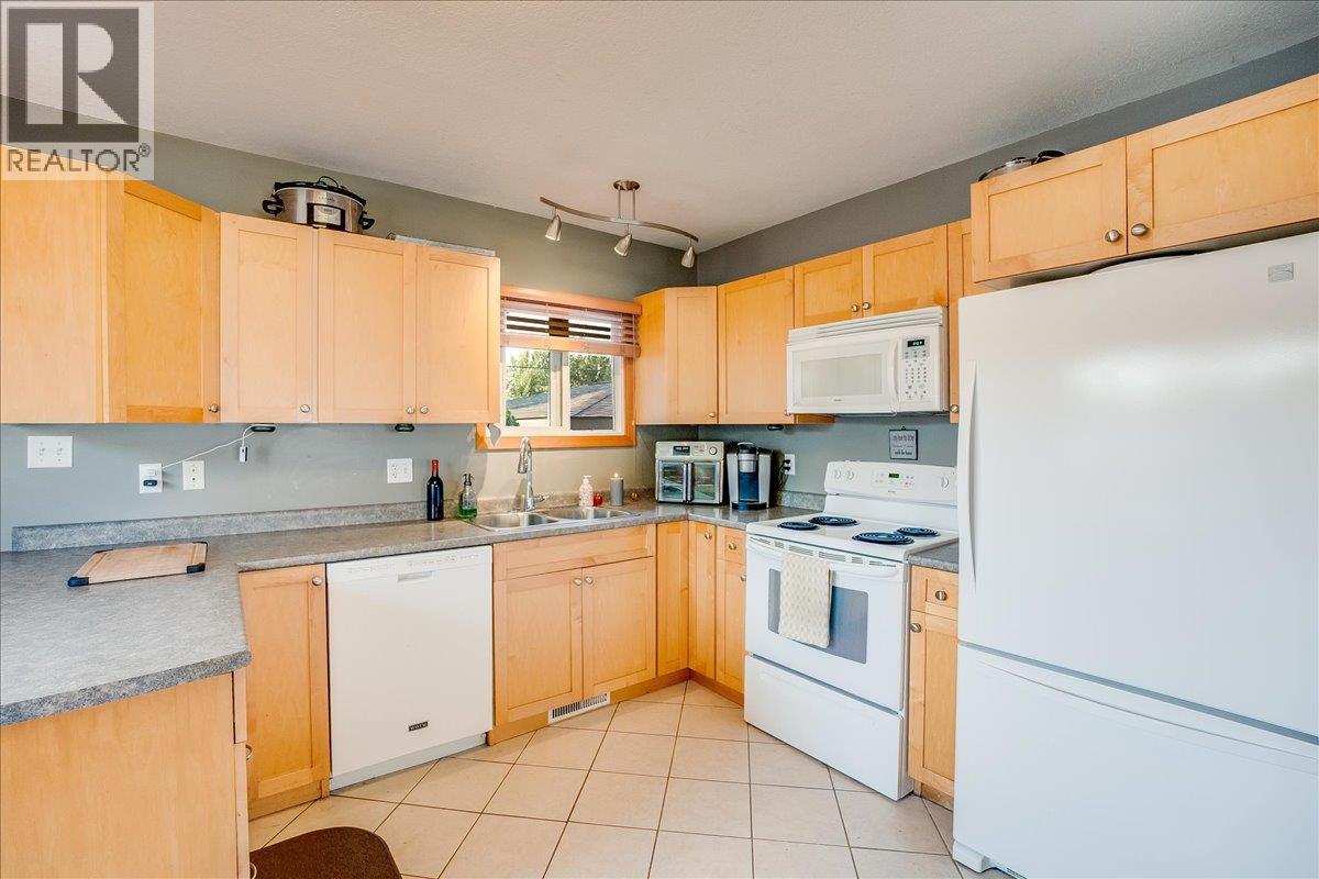 295 9th Avenue, Montrose, British Columbia  V0G 1P0 - Photo 32 - 10364151