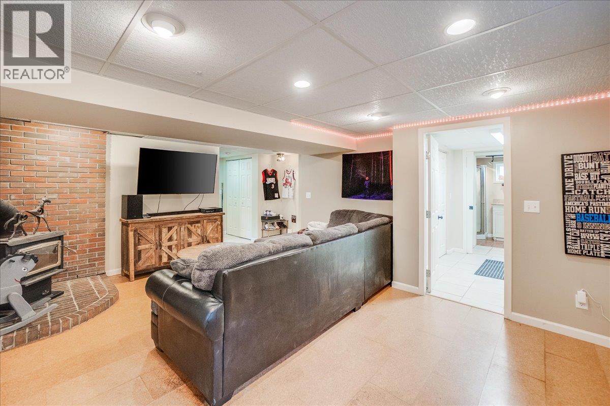 295 9th Avenue, Montrose, British Columbia  V0G 1P0 - Photo 54 - 10364151