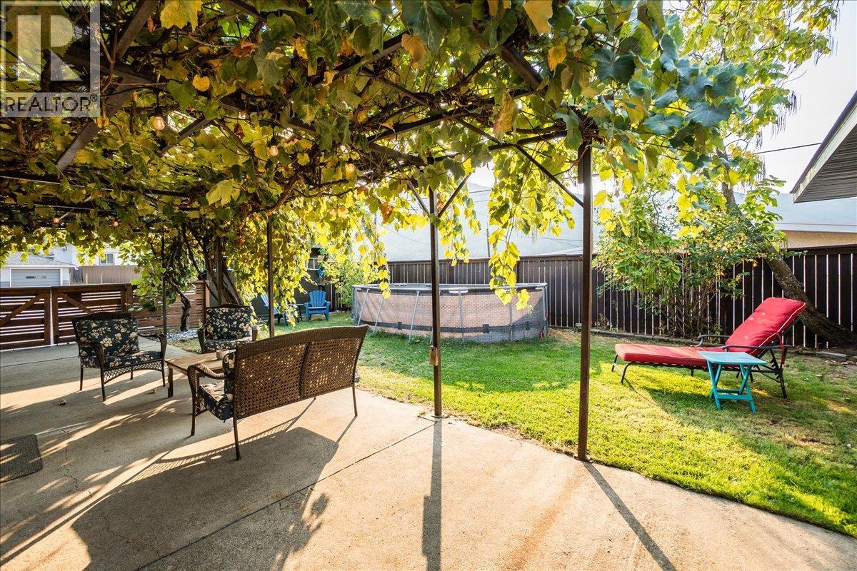 295 9th Avenue, Montrose, British Columbia  V0G 1P0 - Photo 12 - 10364151