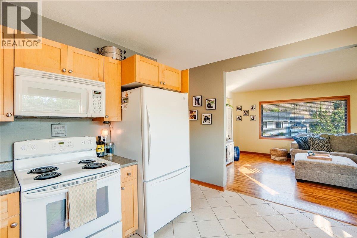 295 9th Avenue, Montrose, British Columbia  V0G 1P0 - Photo 33 - 10364151
