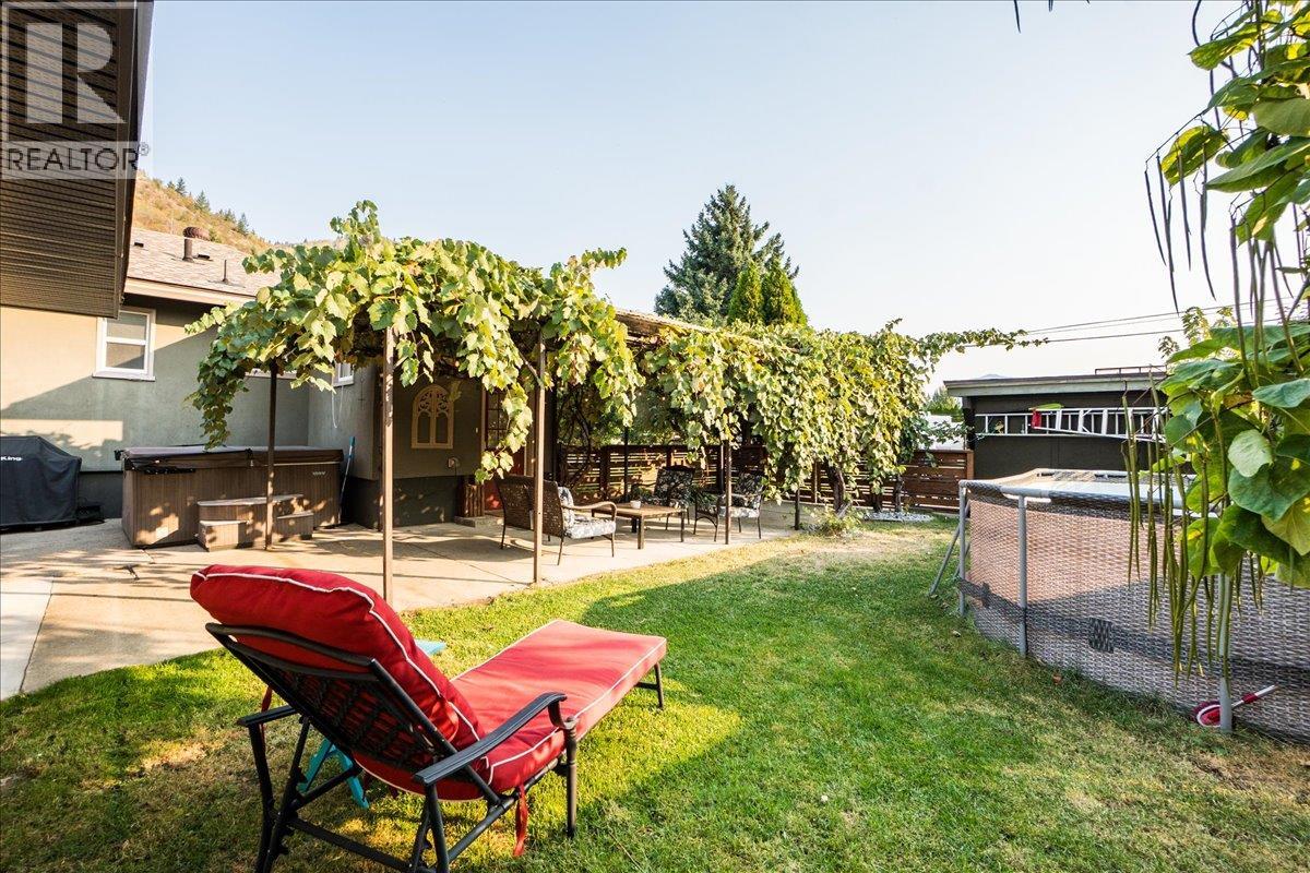 295 9th Avenue, Montrose, British Columbia  V0G 1P0 - Photo 18 - 10364151