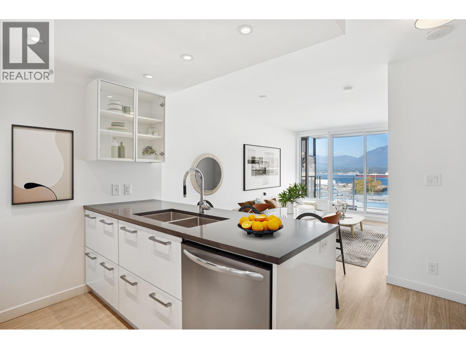 653 955 E Hastings Street, Vancouver, British Columbia  V6A 0G8 - Photo 1 - R3053185