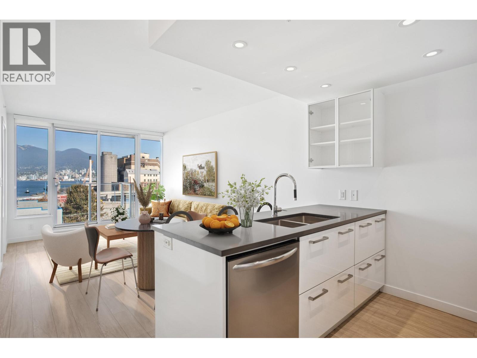 554 955 E Hastings Street, Vancouver, British Columbia  V6A 0G8 - Photo 2 - R3053205