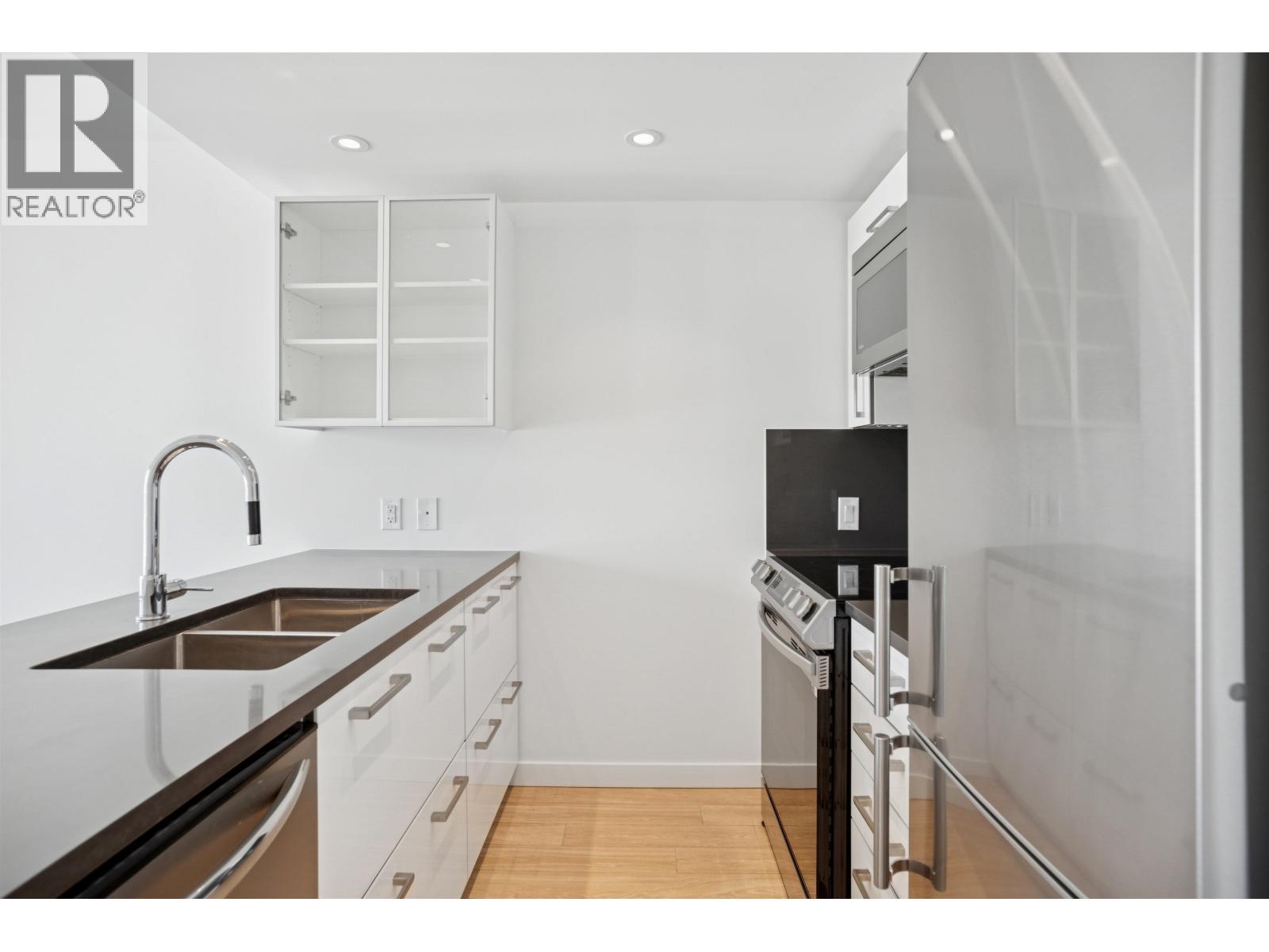 554 955 E Hastings Street, Vancouver, British Columbia  V6A 0G8 - Photo 3 - R3053205