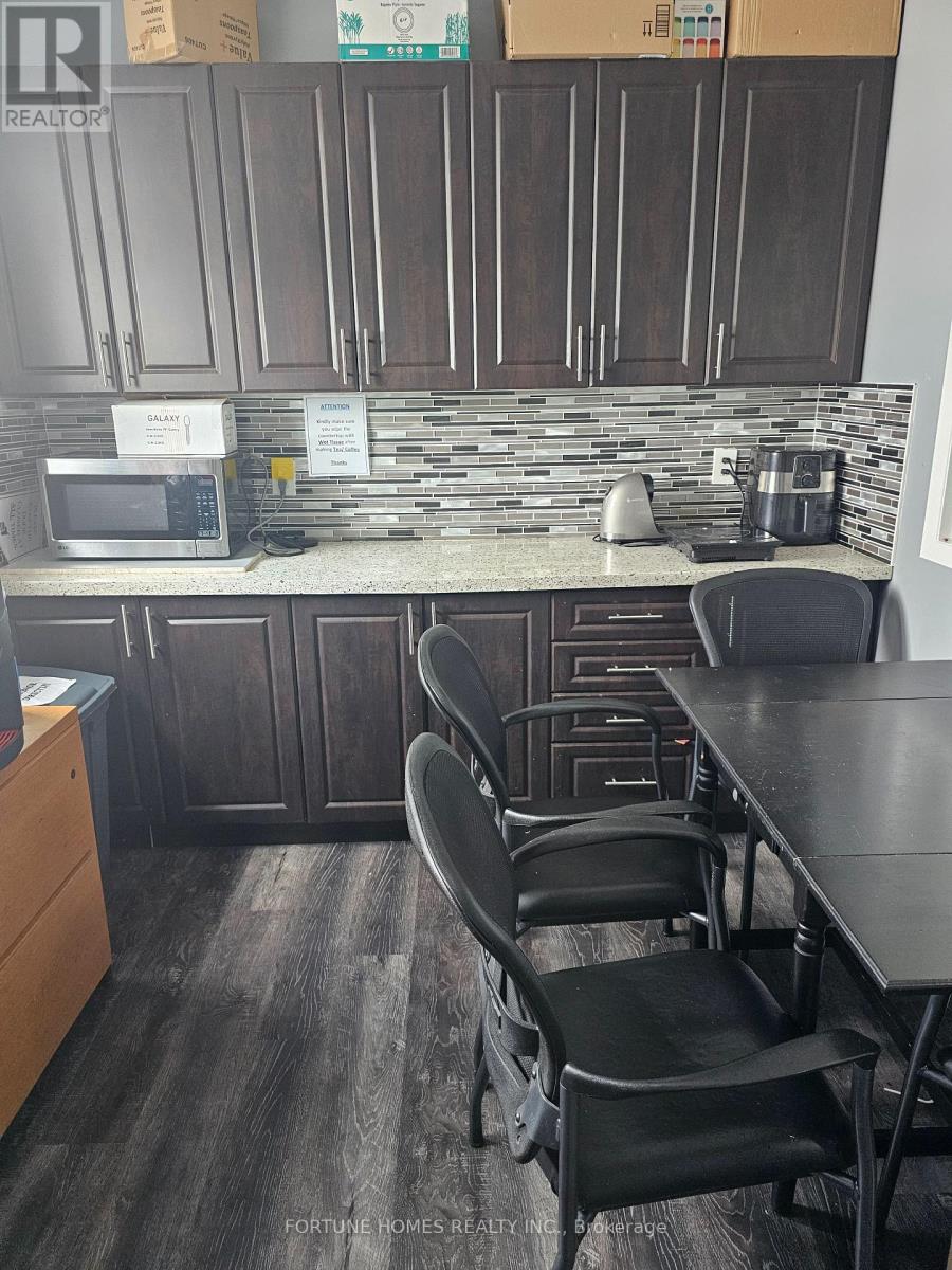 271 - 7025 Tomken Road, Mississauga, Ontario  L5S 1R6 - Photo 12 - W12432725
