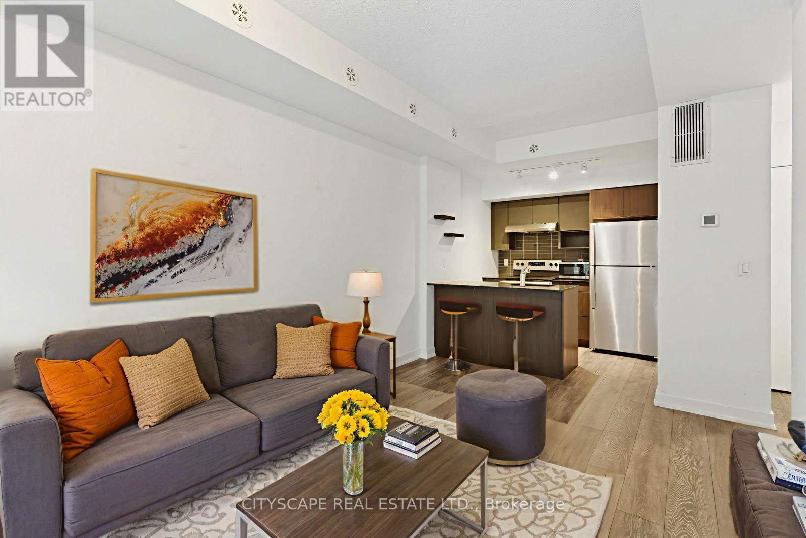 818 - 1133 Cooke Boulevard, Burlington, Ontario  L7T 0C3 - Photo 2 - W12432753