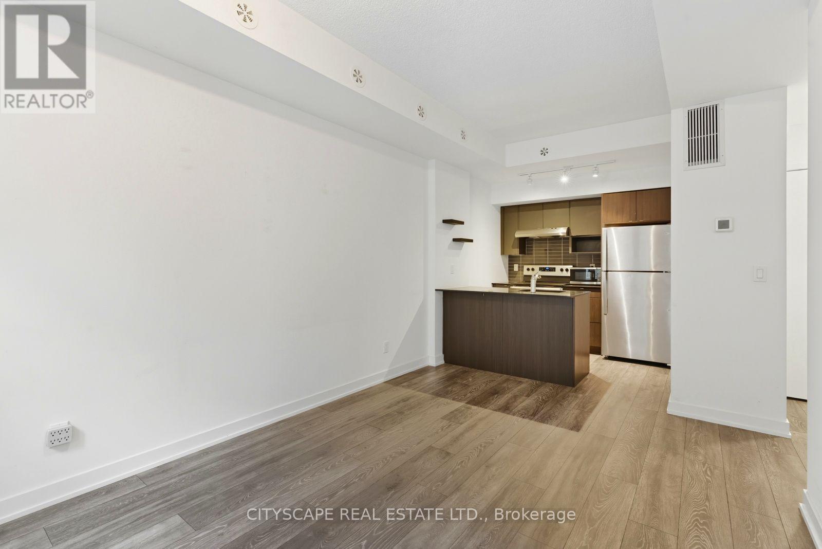 818 - 1133 Cooke Boulevard, Burlington, Ontario  L7T 0C3 - Photo 3 - W12432753