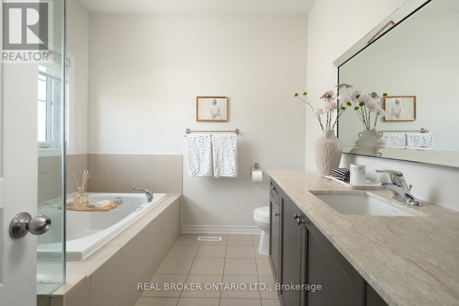 40 Divinity Circle, Brampton, Ontario  L7A 3Y3 - Photo 16 - W12432781