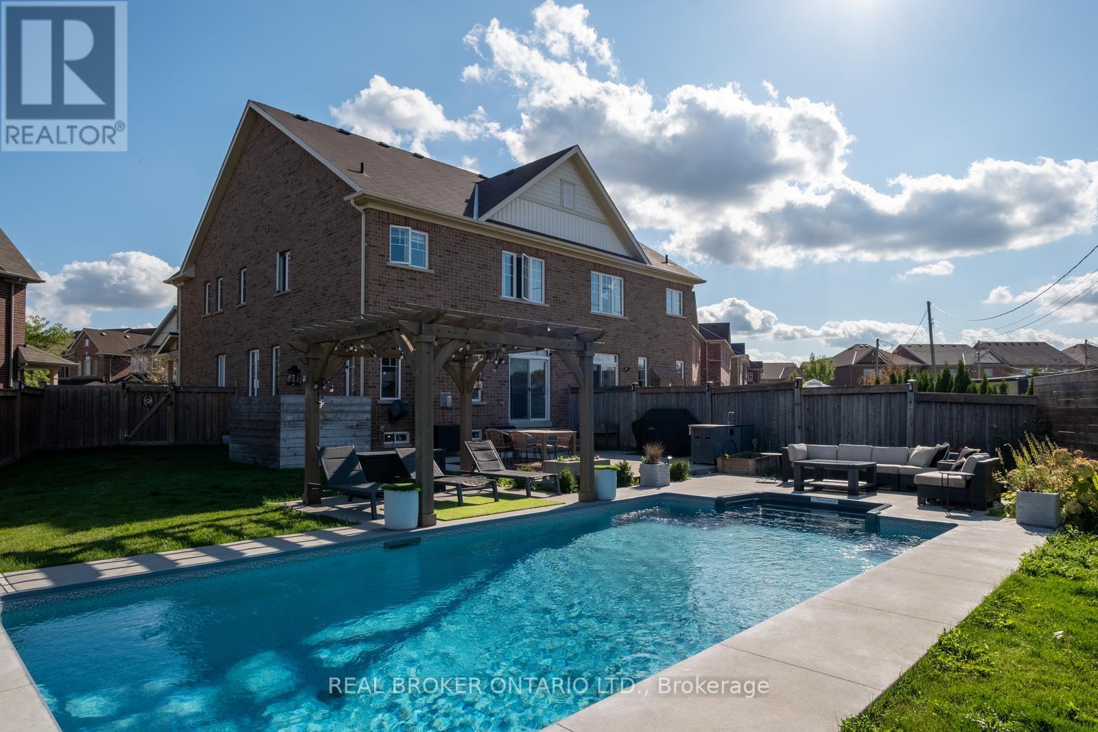 40 Divinity Circle, Brampton, Ontario  L7A 3Y3 - Photo 24 - W12432781