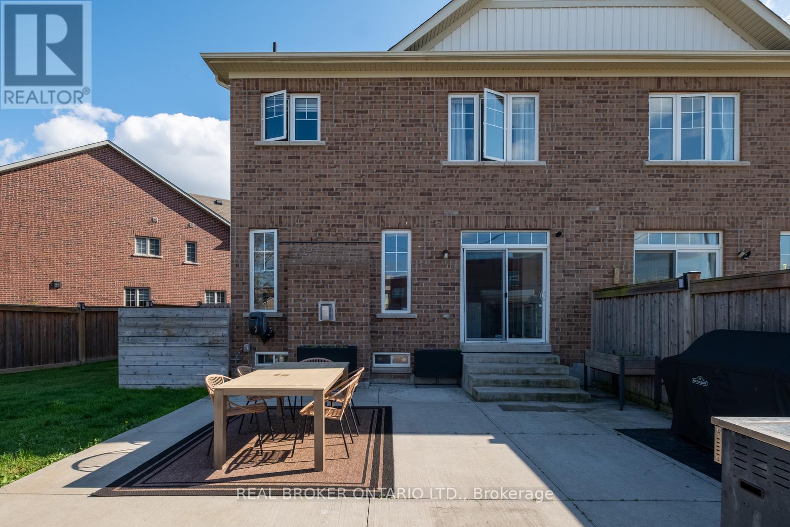 40 Divinity Circle, Brampton, Ontario  L7A 3Y3 - Photo 25 - W12432781