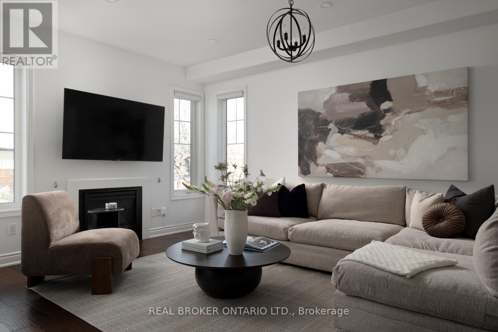 40 Divinity Circle, Brampton, Ontario  L7A 3Y3 - Photo 3 - W12432781